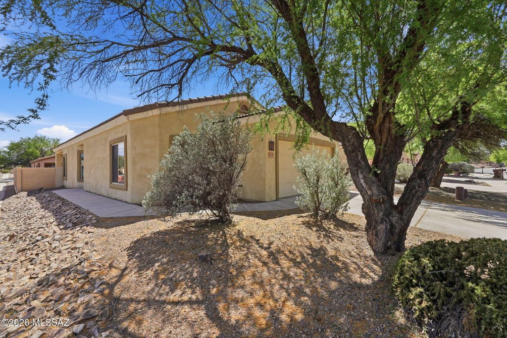 486 E Placita Lezna, Sahuarita, AZ 85629