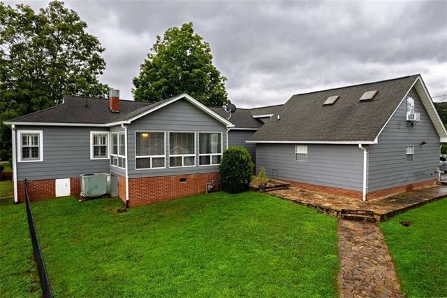 16 Bittings Avenue, Summerville, GA 30747