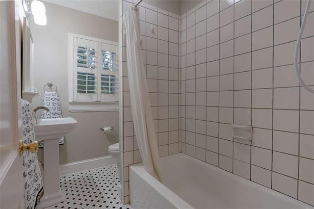 16 Bittings Avenue, Summerville, GA 30747