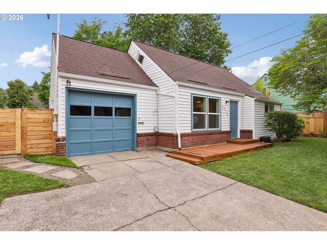 6850 Ne ROSELAWN St, Portland, OR 97218