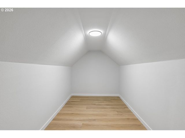 6850 Ne ROSELAWN St, Portland, OR 97218