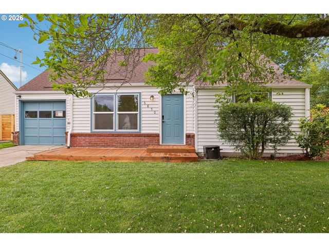 6850 Ne ROSELAWN St, Portland, OR 97218