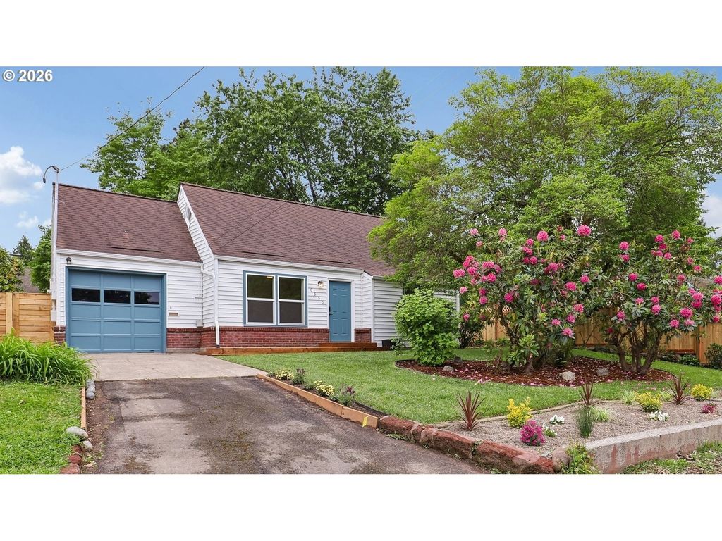 6850 Ne ROSELAWN St, Portland, OR 97218