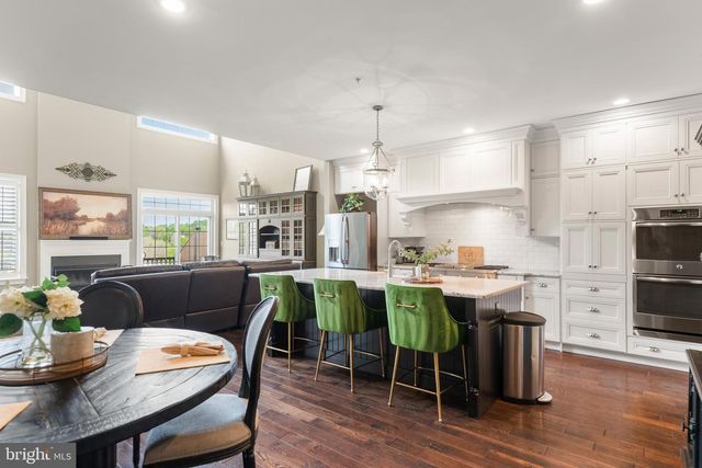 414 RAVENSCLIFF DR, Media, PA 19063