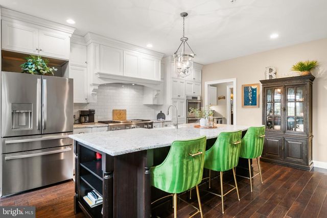 414 RAVENSCLIFF DR, Media, PA 19063