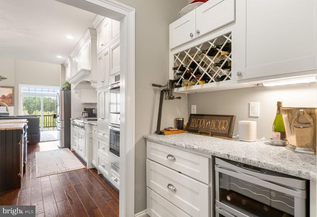 414 RAVENSCLIFF DR, Media, PA 19063
