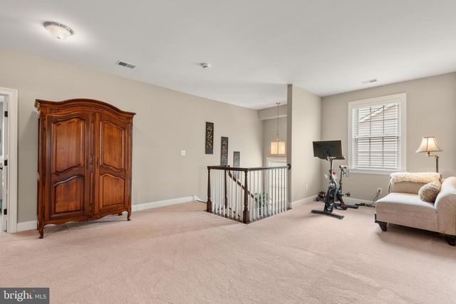 414 RAVENSCLIFF DR, Media, PA 19063