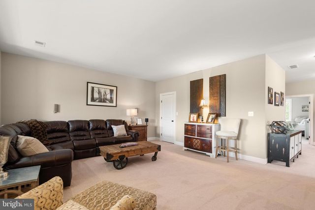 414 RAVENSCLIFF DR, Media, PA 19063