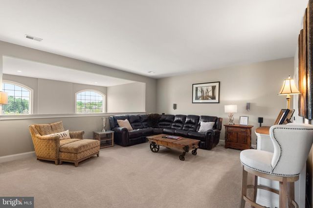 414 RAVENSCLIFF DR, Media, PA 19063