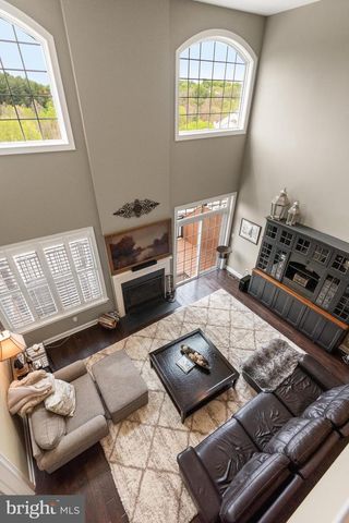 414 RAVENSCLIFF DR, Media, PA 19063