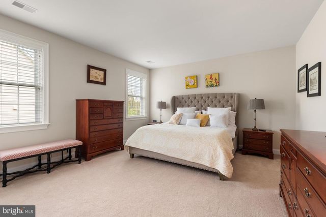 414 RAVENSCLIFF DR, Media, PA 19063
