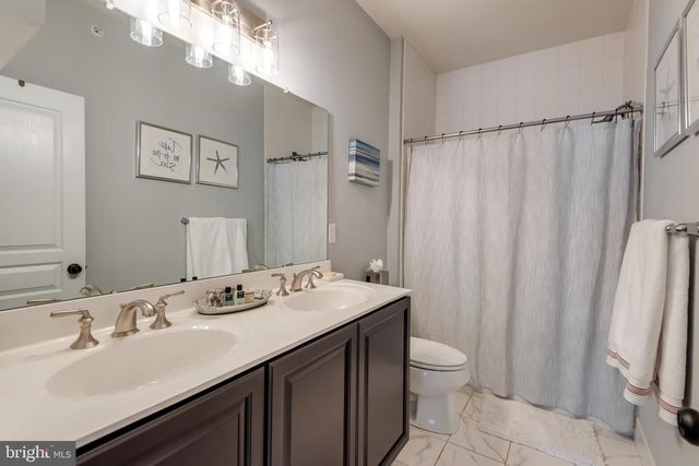 414 RAVENSCLIFF DR, Media, PA 19063