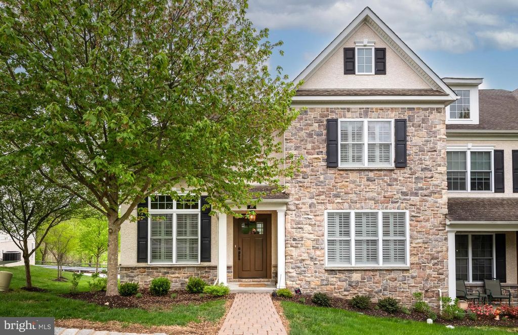 414 RAVENSCLIFF DR, Media, PA 19063