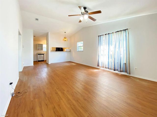 1604 Mill ST B, San Marcos, TX 78666