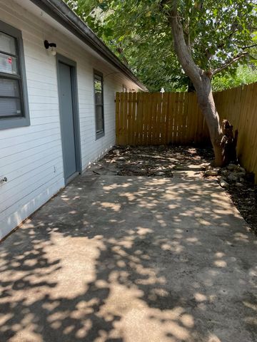 1604 Mill ST B, San Marcos, TX 78666