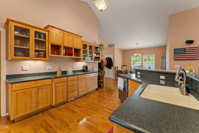 212 NW Canyon View Drive, Grants Pass, OR 97526