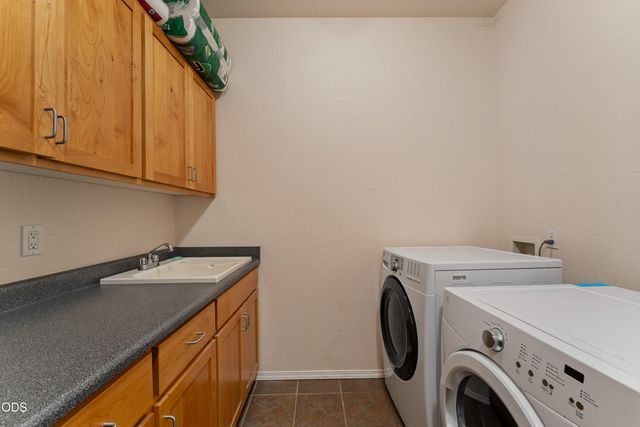 212 NW Canyon View Drive, Grants Pass, OR 97526