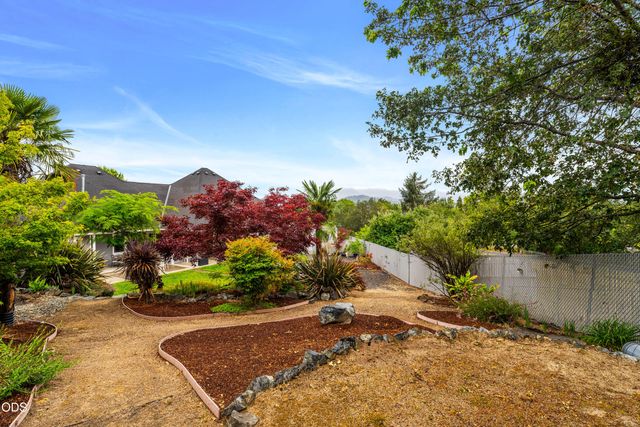 212 NW Canyon View Drive, Grants Pass, OR 97526