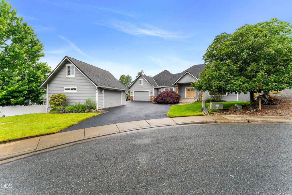 212 NW Canyon View Drive, Grants Pass, OR 97526