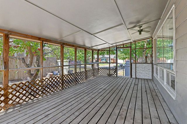 902 S Royal Rd, Wichita, KS 67207