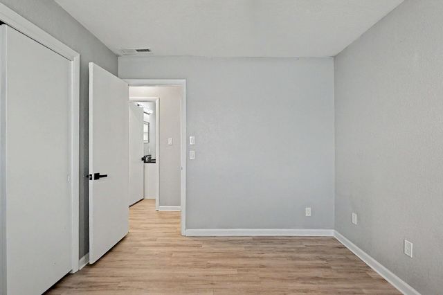902 S Royal Rd, Wichita, KS 67207