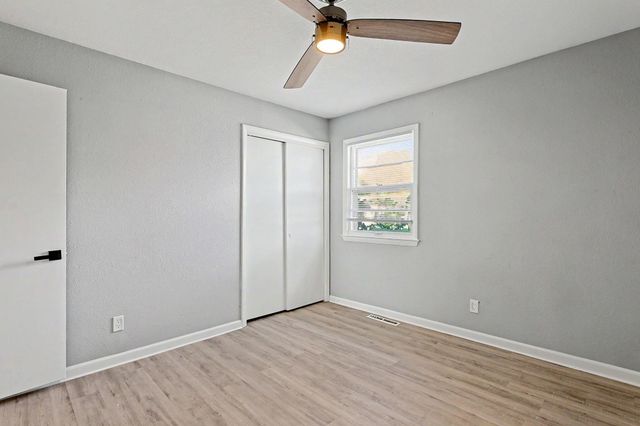 902 S Royal Rd, Wichita, KS 67207