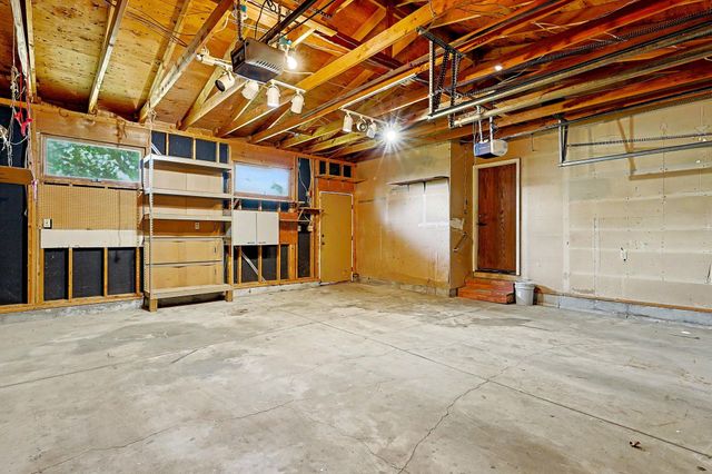 902 S Royal Rd, Wichita, KS 67207