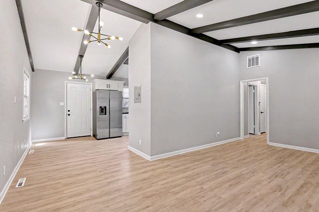 902 S Royal Rd, Wichita, KS 67207