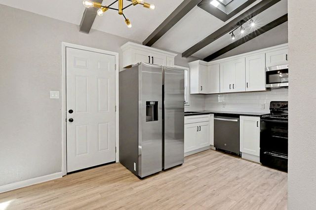 902 S Royal Rd, Wichita, KS 67207