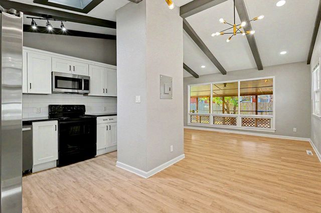 902 S Royal Rd, Wichita, KS 67207