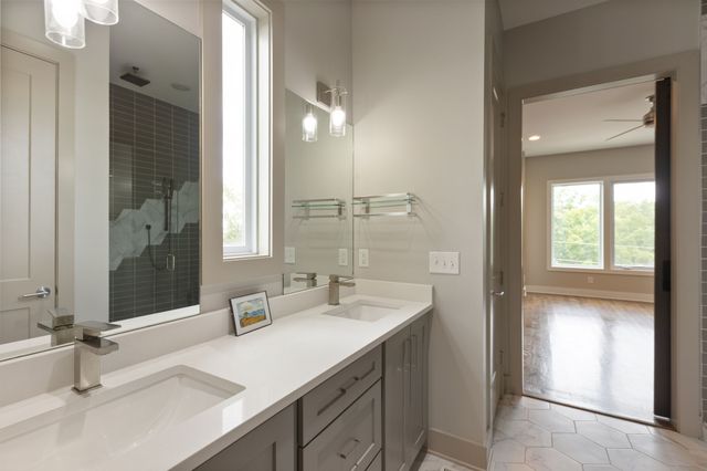 525B 31st Ave, N, Nashville, TN 37209