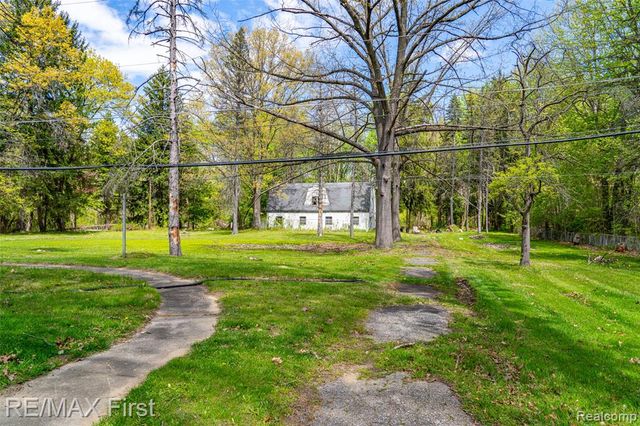 17397 Millar Road, Clinton Township, MI 48036