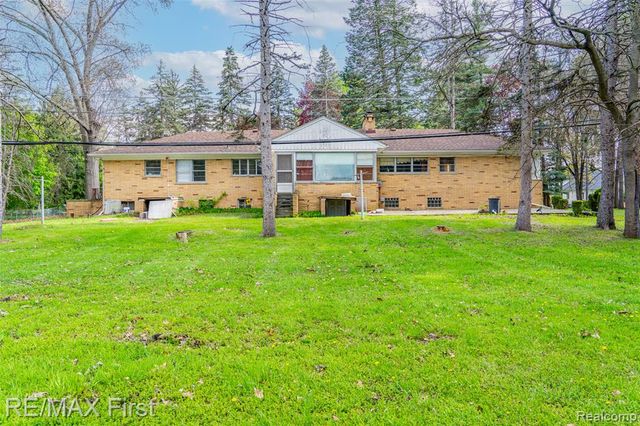 17397 Millar Road, Clinton Township, MI 48036