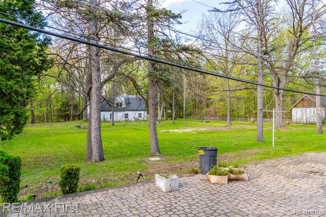 17397 Millar Road, Clinton Township, MI 48036