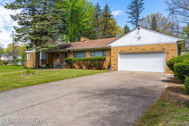 17397 Millar Road, Clinton Township, MI 48036