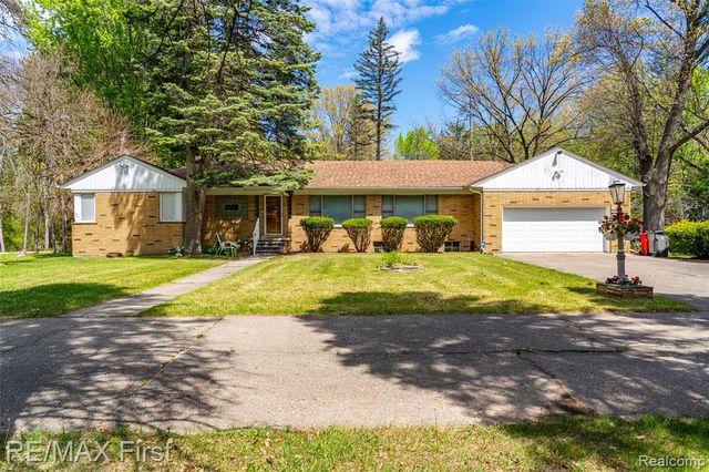 17397 Millar Road, Clinton Township, MI 48036