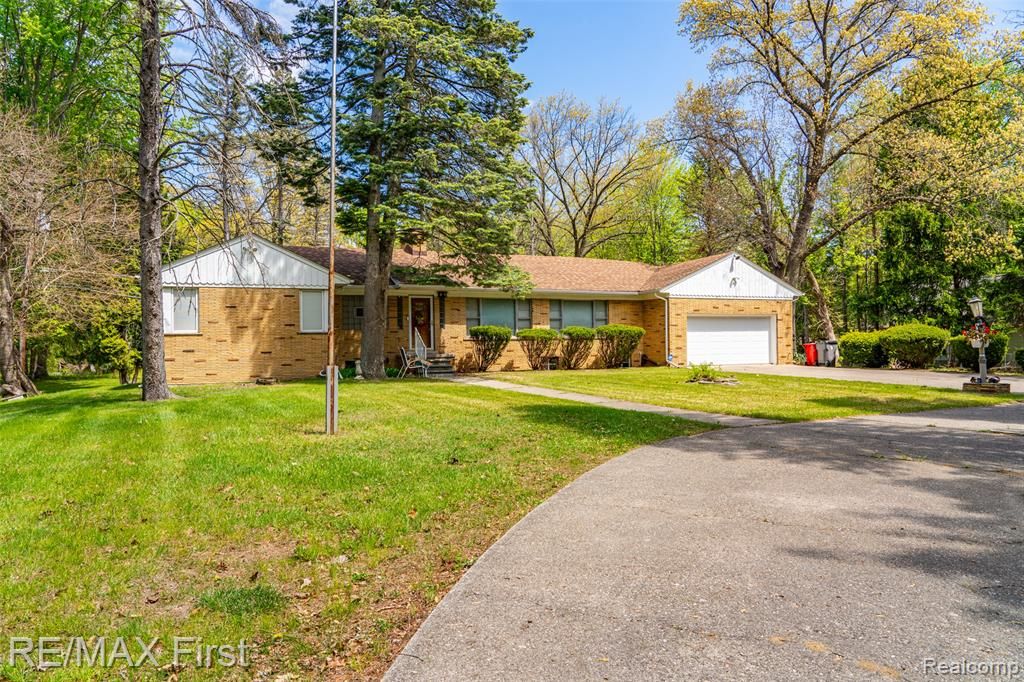 17397 Millar Road, Clinton Township, MI 48036