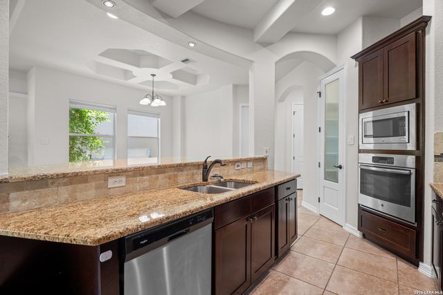 6131 Lowrie, San Antonio, TX 78239
