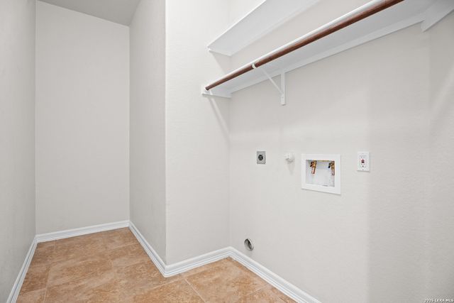 6131 Lowrie, San Antonio, TX 78239
