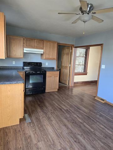 110 S WASHINGTON STREET, Berlin, WI 54923