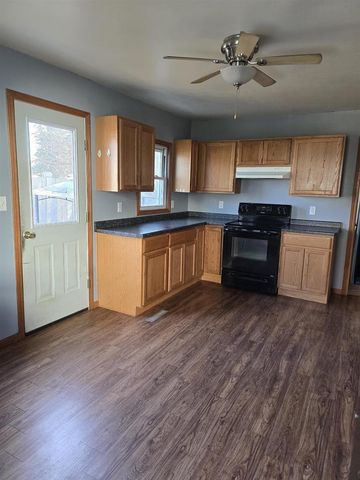 110 S WASHINGTON STREET, Berlin, WI 54923