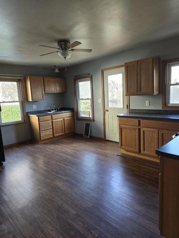 110 S WASHINGTON STREET, Berlin, WI 54923