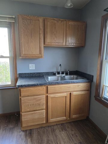 110 S WASHINGTON STREET, Berlin, WI 54923