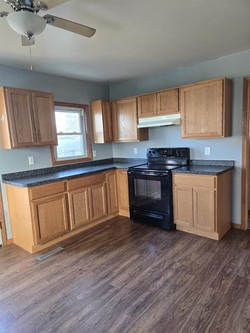 110 S WASHINGTON STREET, Berlin, WI 54923