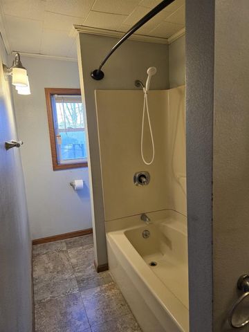 110 S WASHINGTON STREET, Berlin, WI 54923