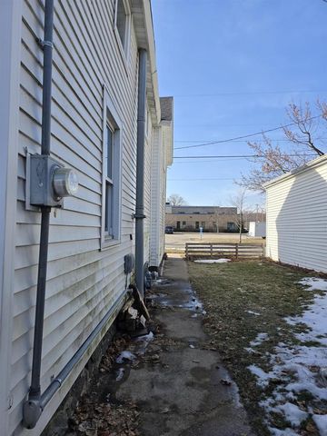 110 S WASHINGTON STREET, Berlin, WI 54923