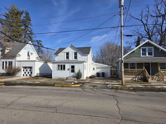 110 S WASHINGTON STREET, Berlin, WI 54923