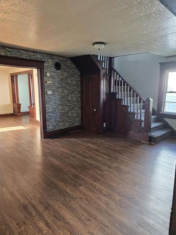 110 S WASHINGTON STREET, Berlin, WI 54923