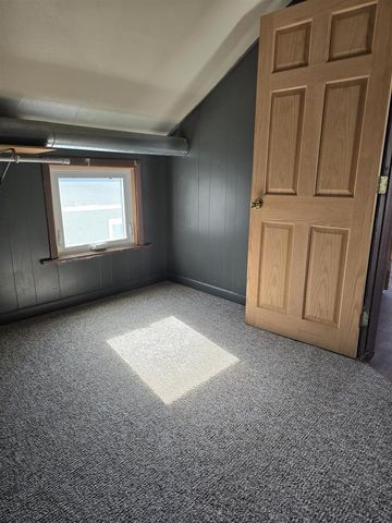 110 S WASHINGTON STREET, Berlin, WI 54923