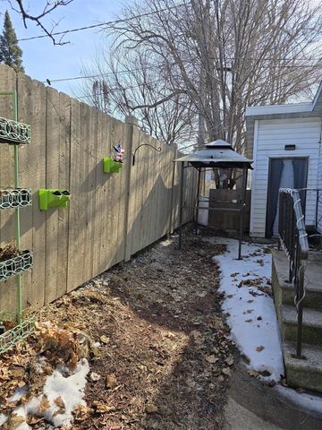 110 S WASHINGTON STREET, Berlin, WI 54923